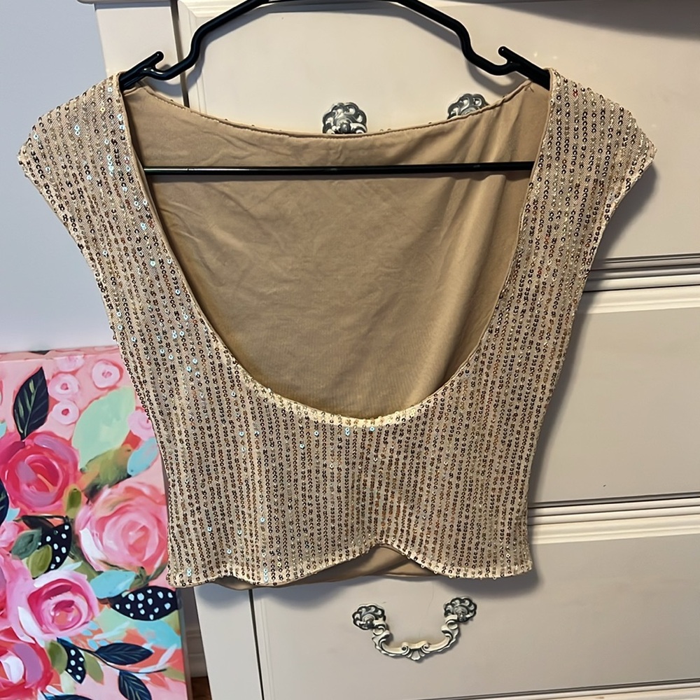 Gold sequin top! - Picture 8 of 8